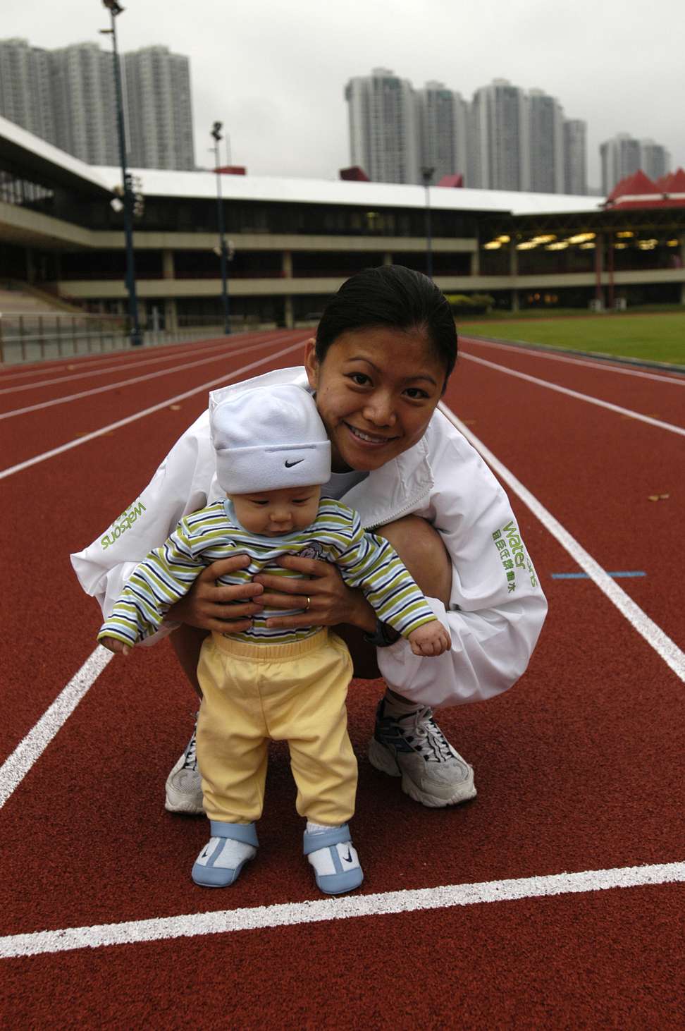 Maggie Chan with her son back in 2004. Photo: Richard Castka/Sportpix International