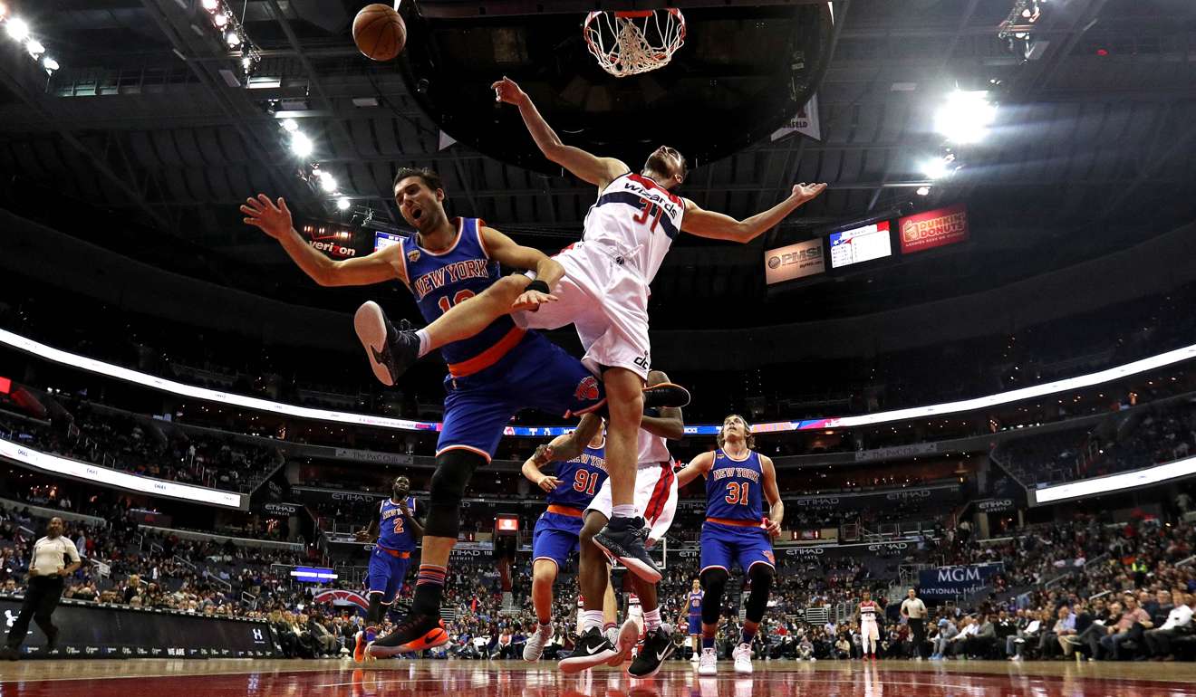 Tomas Satoransky (right) of the Washington Wizards fouls Sasha Vujacic of the New York Knicks in the NBA. Photo: AFP