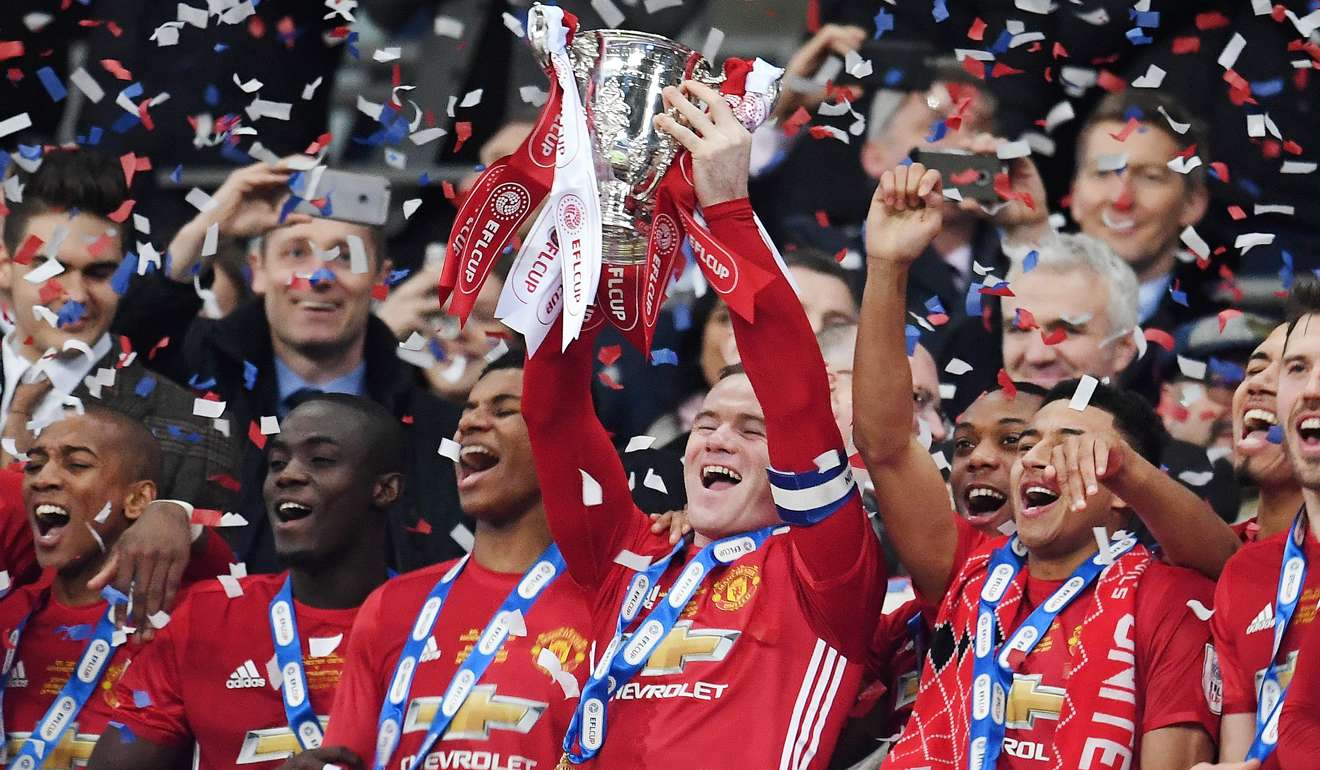 Manchester United captain Wayne Rooney lifts the League Cup trophy. Photo: EPA