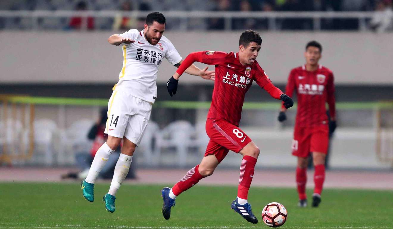 Shanghai SIPG's Brazilian midfielder Oscar (right) and Changchun Yatai’s Hong Kong international Jack Sealy. Photo: AFP