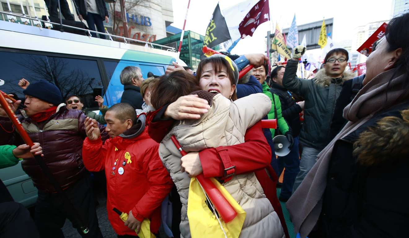 South Koreans react to the judgment. Photo: EPA