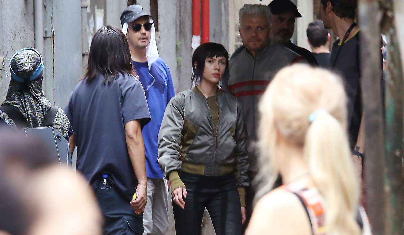 Actress Scarlett Johansson and Pilou Asbæk (back, 2nd right) filming in Hong Kong. Photo: SCMP/Nora Tam