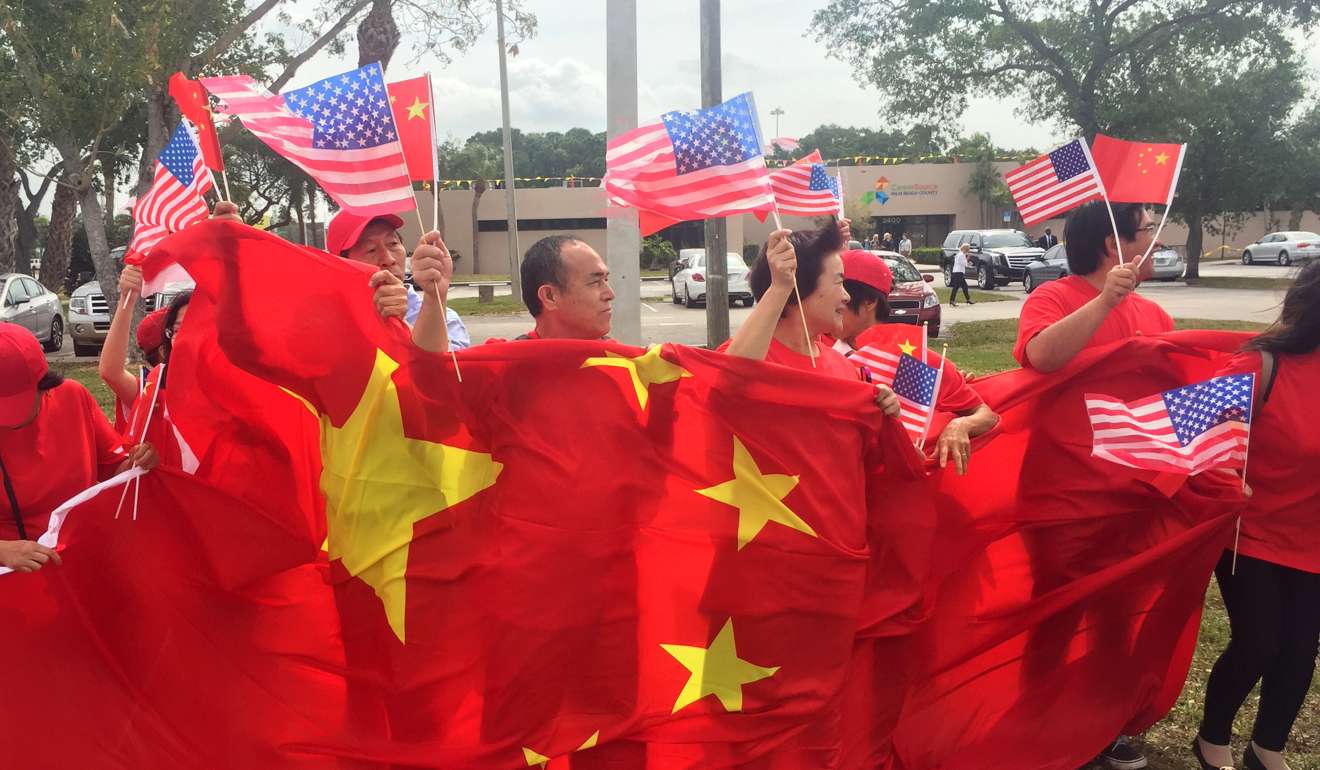 Xi Jinping supporters wait for his arrival at Palm Beach international airport in Florida. Photo: AFP