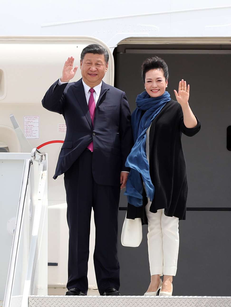 Chinese President Xi Jinping and his wife Peng Liyuan arrive at Palm Beach International Airport in Florida on Thursday. Photo: Xinhua