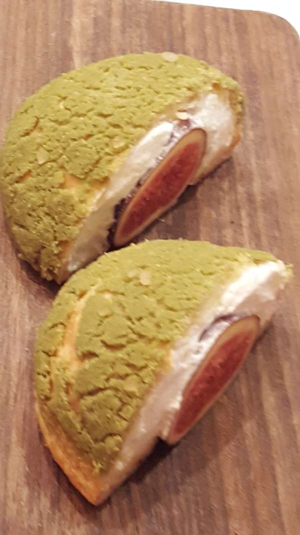 Dessert of matcha buns with fig and bourbon maple syrup, cream