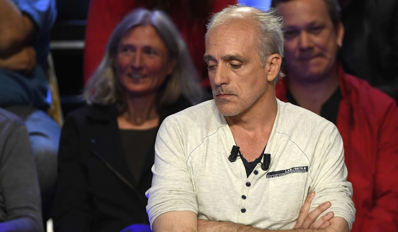 Philippe Poutou of Anti-Capitalist Party (NPA) dressed down for a prime-time televised debate for the French presidential candidates on April 4. Photo: reuters