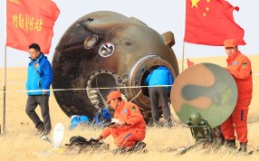 Technicians examine the Shenzhou-11 re-entry capsule in Inner Mongolia on Friday. Photo: Xinhua