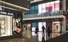 Chinese consumers are shopper for luxury goods closer to home amid rising costs of overseas travel and a depreciating yuan. Shoppers visit an upmarket mall in Shanghai on October 25, 2016. Photo: Bloomberg