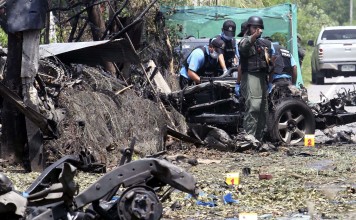 Thai forensic police officers inspect bomb damaged vehicles after an explosion at a checkpoint in Nong Chik district of Pattani province. Photo: EPA