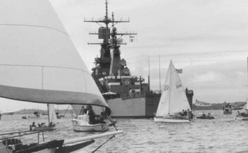 The USS Texas arrives in New Zealand in 1983 to protests. Photo: Greenpeace
