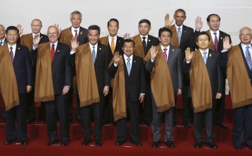 President Xi Jinping (front left) and Prime Minister Shinzo Abe (front, third from right) pictured in a group photograph of leaders attending the Apec summit in Peru. Photo: AP