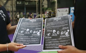Member of the Students' Union giving out leaflets on Ceri Sherlock incident at the orientation day at Academy for Performing Arts. Photo: K. Y. Cheng