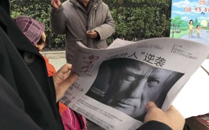 A Chinese newspaper in Beijing on November 10 features a front page photo of US President-elect Donald Trump under a headline that translates as "Outsider counter attack". Photo: AP
