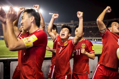 The Chinese national soccer team celebrate after winning the crucial match against Qatar in Xian, Shaanxi province, on Tuesday night. Photo: Reuters