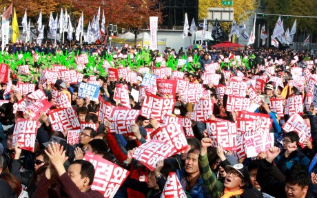 A million protesters flood Seoul's streets to demand the resignation of President Park Geun-hye amid an explosive political scandal, in what may be South Korea's largest protest since it shook off dictatorship three decades ago. Photo: AFP
