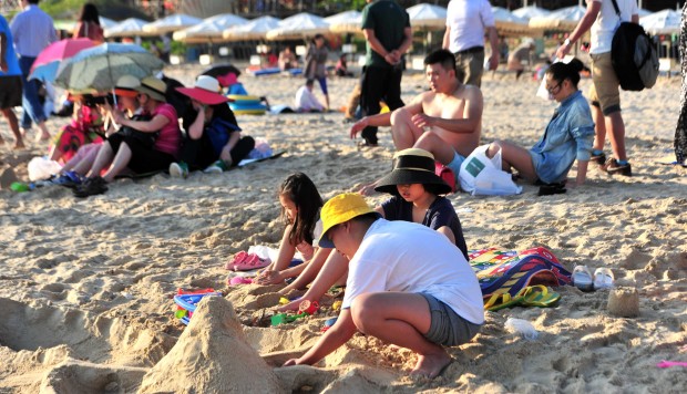 Hainan coverup as Sanya cracks down on nude sunbathers