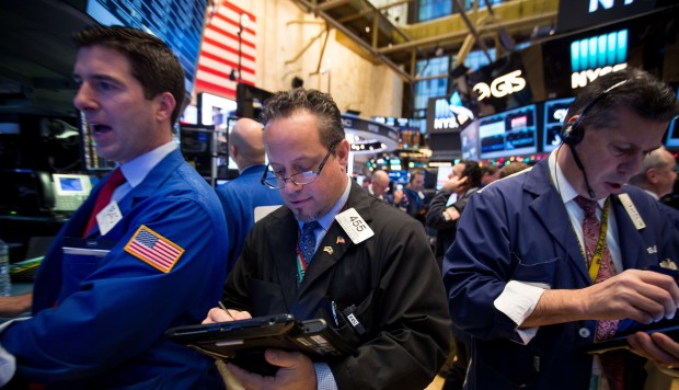 Hong Kong, Mainland China Stocks Open Higher After Dow Jones Index Passes 20,000 Mark
