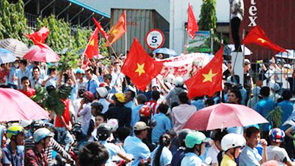 Hong Kong issues Vietnam travel warning after mobs torch 