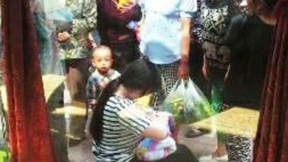 Milk of human kindness: Young Chinese mother praised for breastfeeding