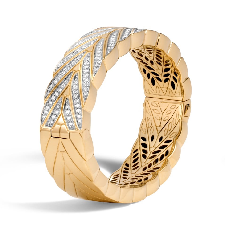 The interlocking pattern on the sculpted 18ct gold bangle with diamonds is inspired by the artisanal technique of chain-weaving, HK$257,566