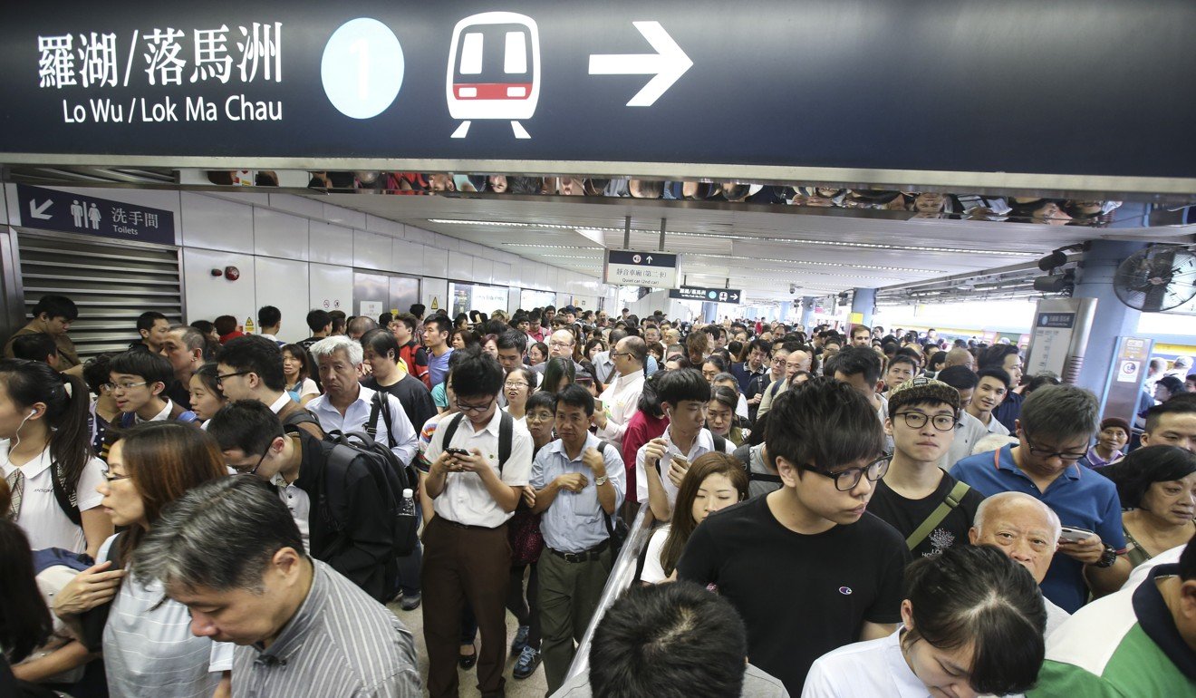 Kowloon Tong station during the delay. Photo: David Wong