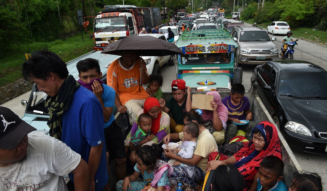 Resident fleeing Marawi. Photo: AFP