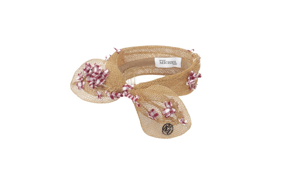 The bow straw headband crafted with traditional technique and embellished with red gingham check floral appliqué makes an enchanting decoration for up-dos, HK$9,400