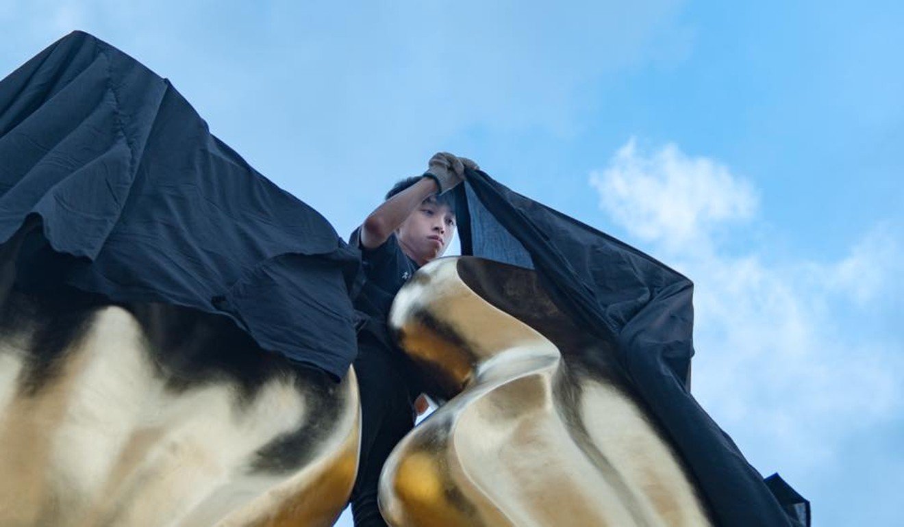 Security guards were unable to stop the activists from covering the statue. Photo: Facebook