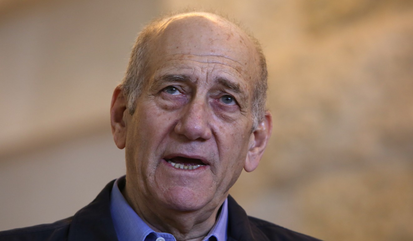 Ehud Olmert delivering a statement to the press as he comes out of the courtroom at the Supreme Court in Jerusalem. Photo: AFP