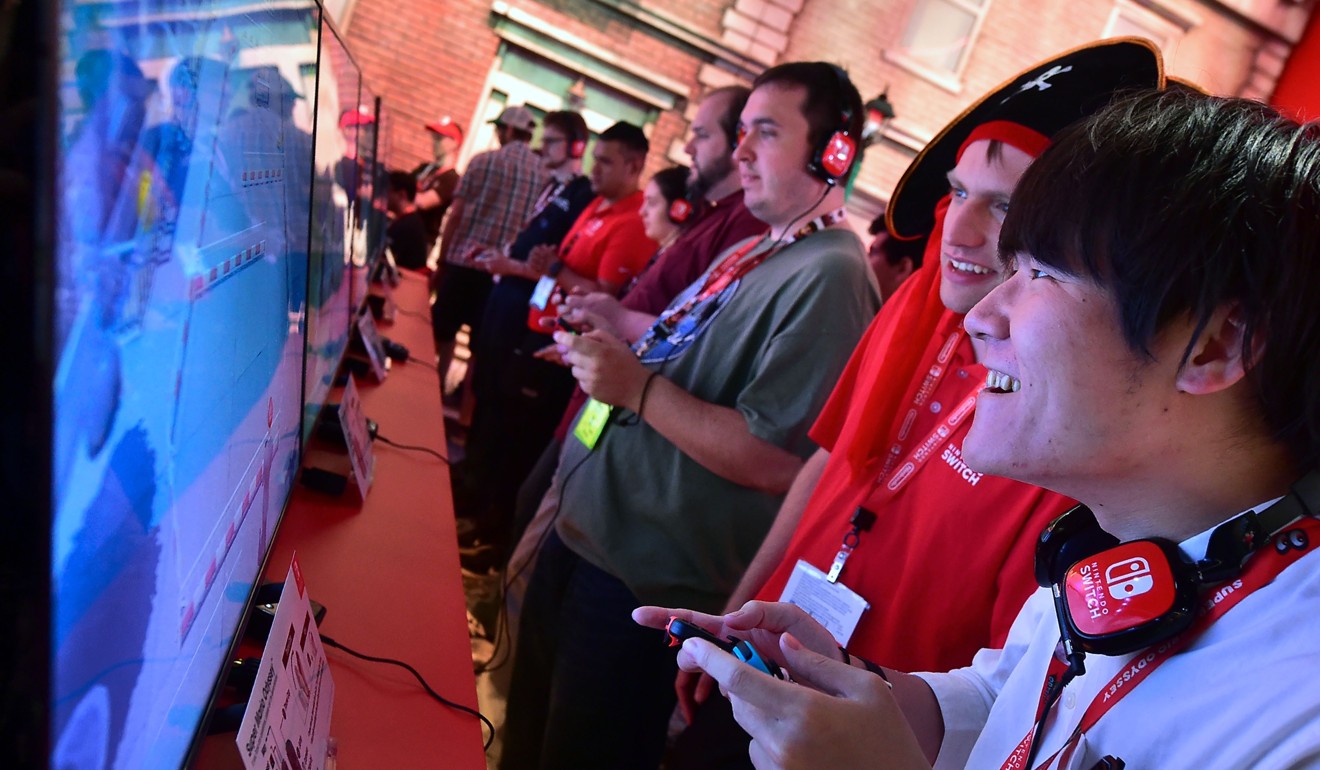 Fans play Super Mario Odyssey on the Nintendo Switch on the first day of E3 2017. Photo: AFP