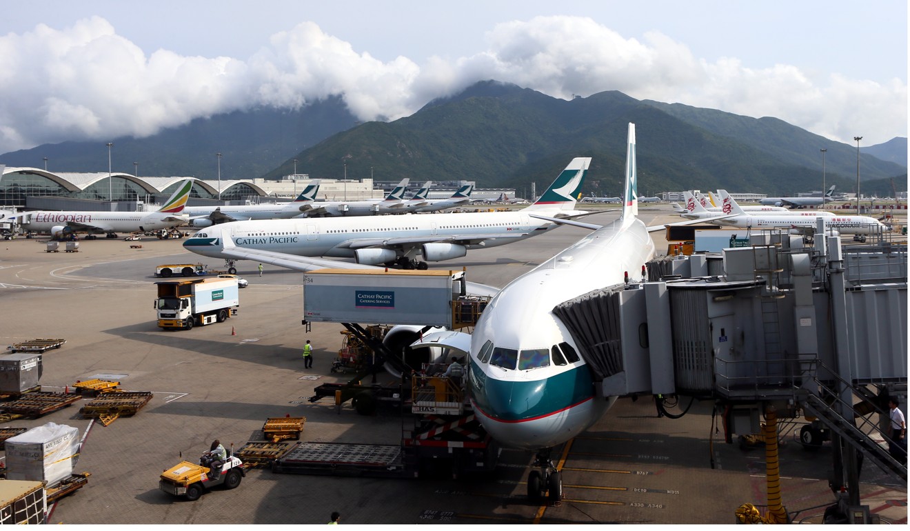 Hong kong international. Аэропорт Гонконг Китай. Гонконг аэропорт самолеты. Авиадоставка из Гонконга. Аэропорты Юга Китая.