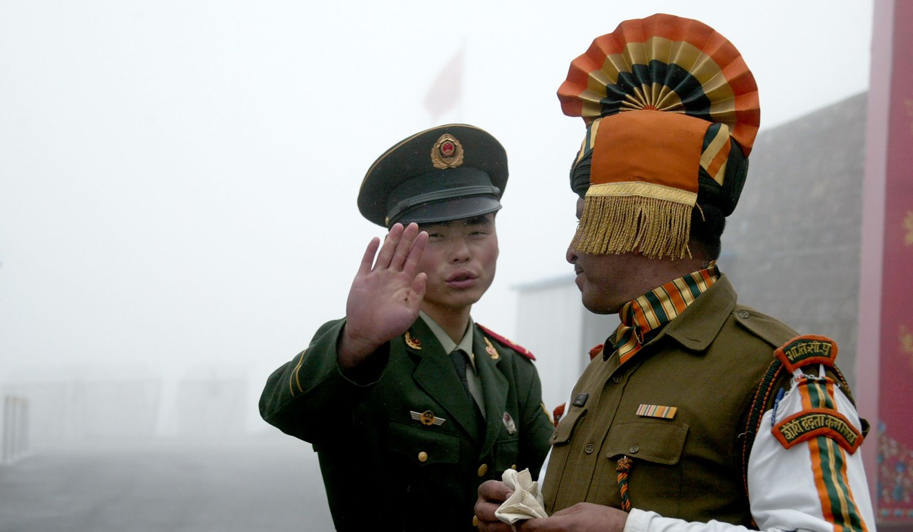 A Chinese and an Indian soldier at the Nathu La border crossing in Sikkim. Photo: AFP