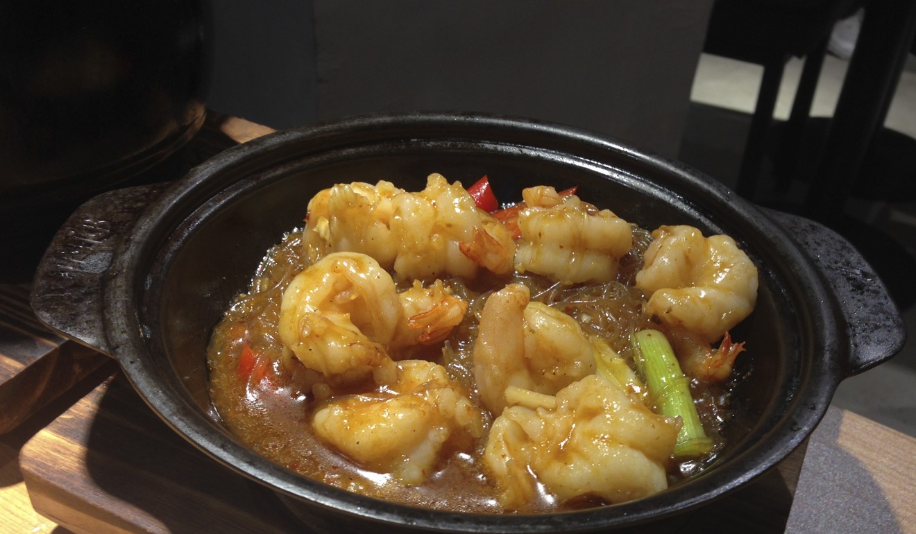 Spicy shrimp with grass noodles in clay pot at Crabtain. Photo: Elaine Yau