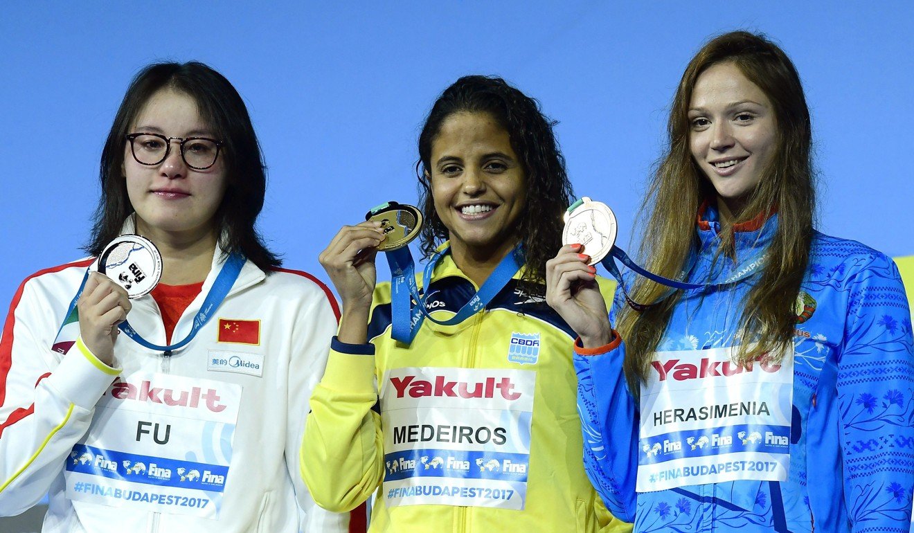 Fu Yuanhui (left), Etiene Medeiros bronze medal winner Aliaksandra Hersimenia of Belarus on the podium. Photo: EPA