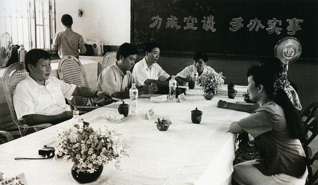 Xi Jinping, left, secretary of the Fuzhou Municipal Committee of the Communist Party of China, meets with citizens in Fuzhou, capital of southeast China's Fujian province, in 1993. Photo: Xinhua