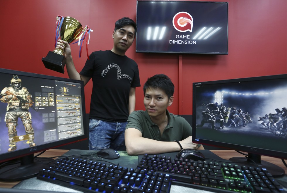 Game Dimension’s Alan Tsoi and Simon Yip show off an e-sports trophy. Photo: Jonathan Wong