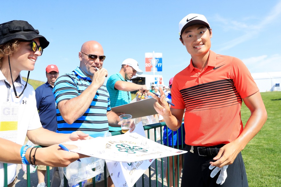Li Haotong signs autographs at the 2017 US Open at Erin Hills. Photo: AP