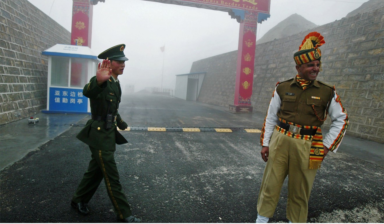 Chinese and Indian soldiers at the Nathu La border crossing in India’s northeastern Sikkim state. Photo: AFP