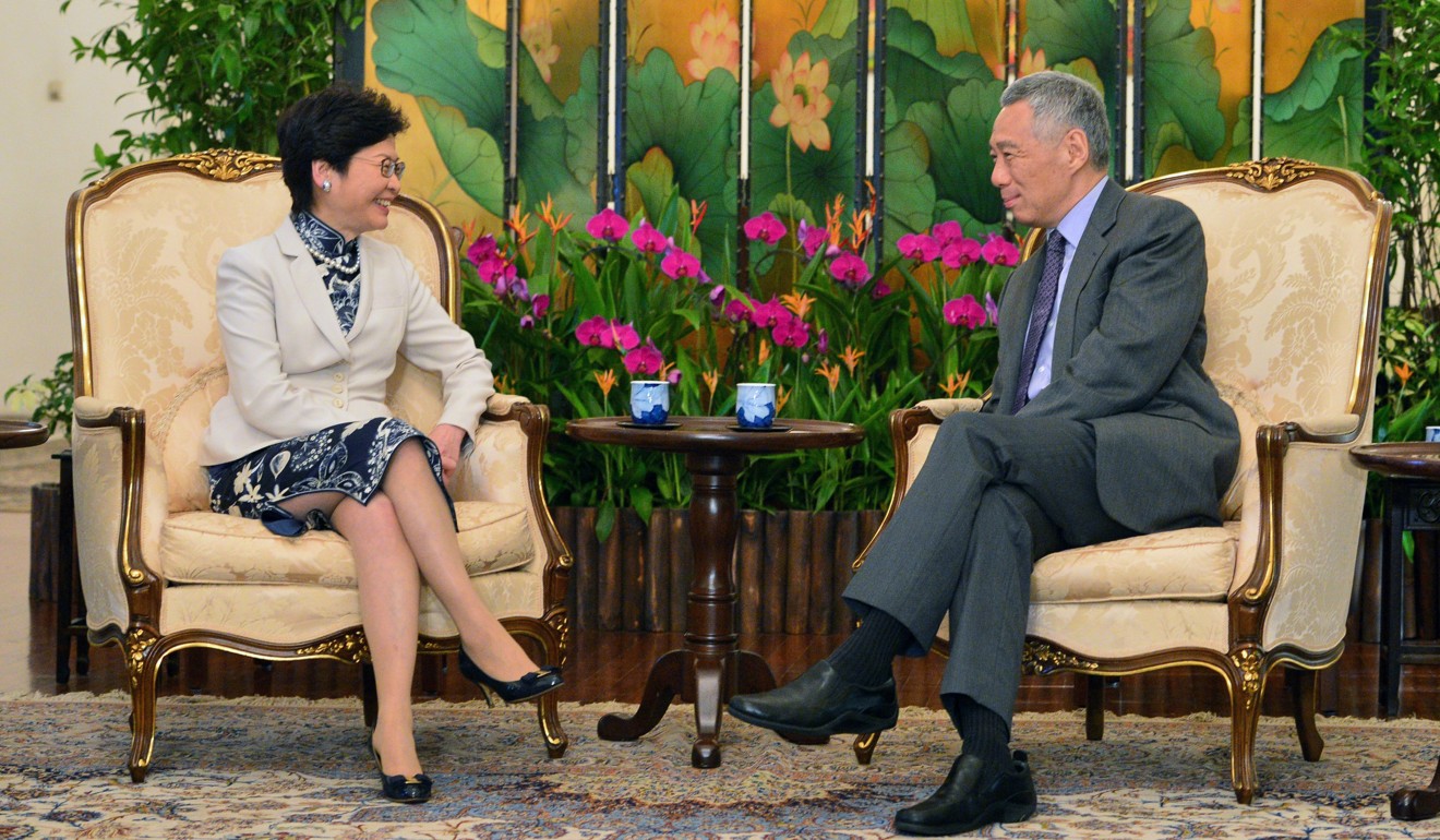 Hong Kong Chief Executive Carrie Lam (L) talks to Singapore Prime Minister Lee Hsien Loong (R) during their meeting at the Istana presidential palace in Singapore, 03 August 2017. Photo: EPA