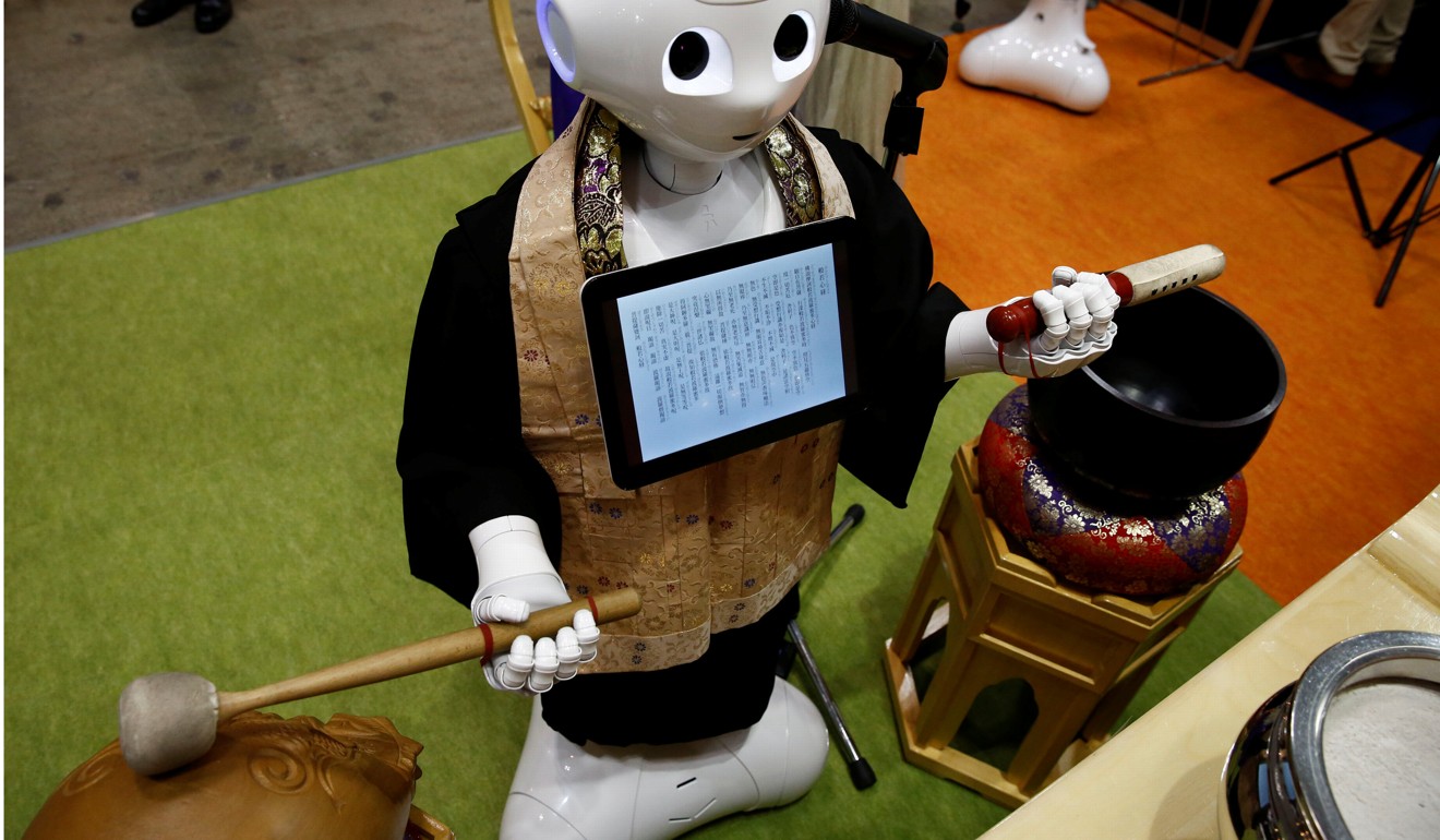 A ‘robot priest’ wearing a Buddhist robe standing in front of a funeral altar at the Life Ending Industry EXPO 2017 in Tokyo, Japan, August 23, 2017. Photo: Reuters