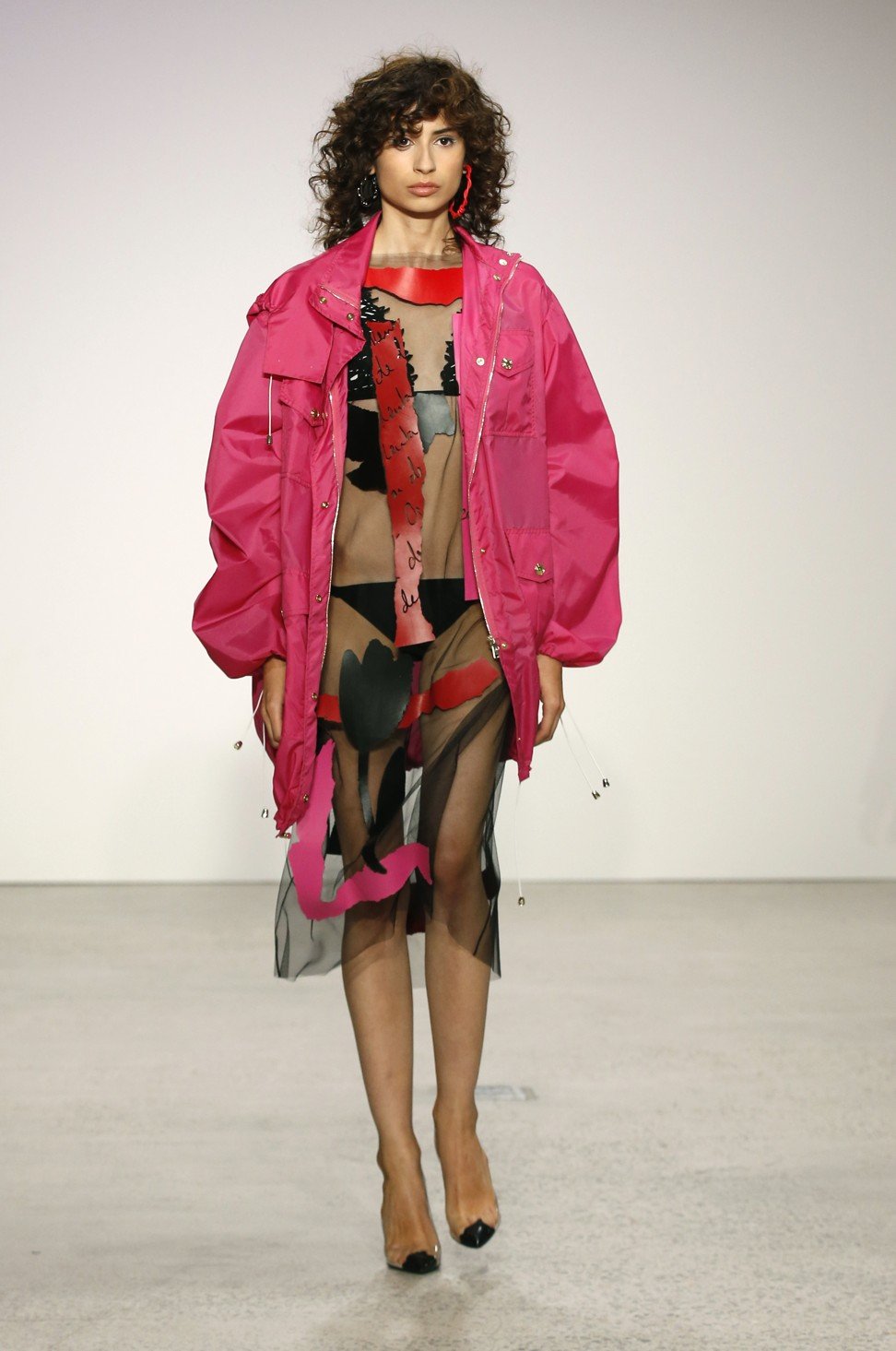 A model walks the runway at the Oscar de la Renta spring/summer 2018 fashion show during New York Fashion Week. Photo: AP