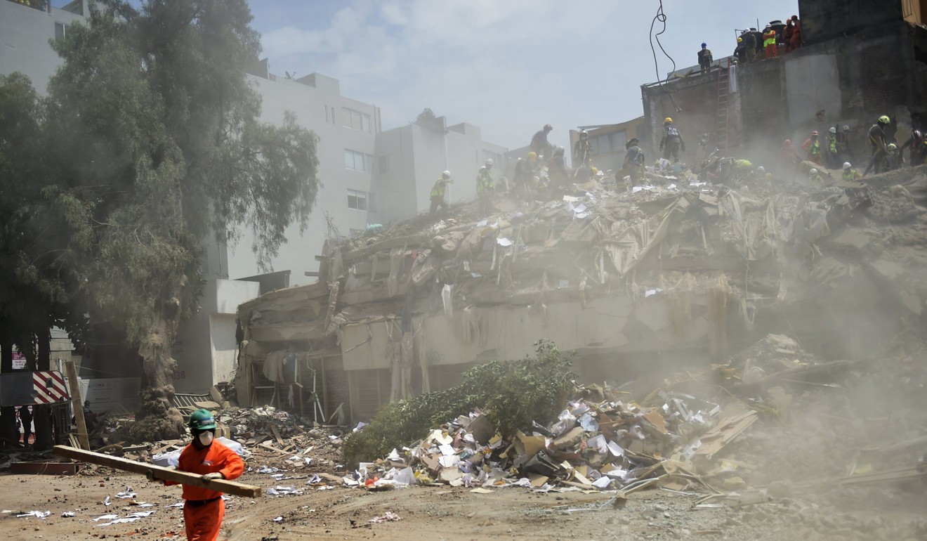 Rescuers clear rubble from a building destroyed by a quake in Mexico. Photo: AFP