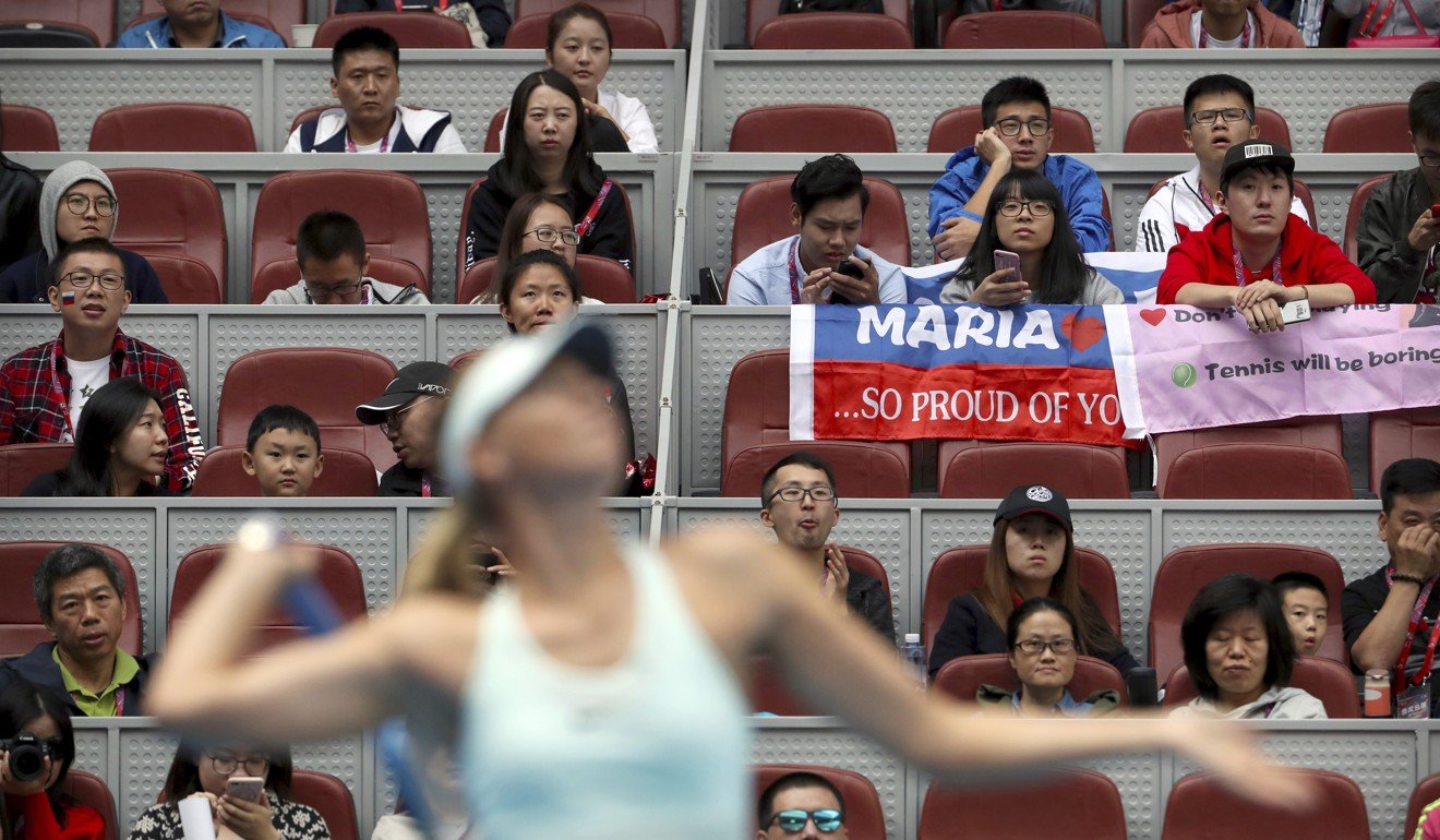 Chinese fans watch Maria Sharapova warm up. Photo: AP