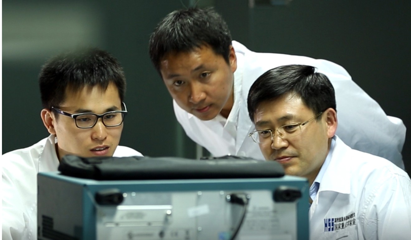 Wang Endong (right), executive president and chief scientist of cloud computing and big data provider Inspur, working with colleague. Photo: Xinhua