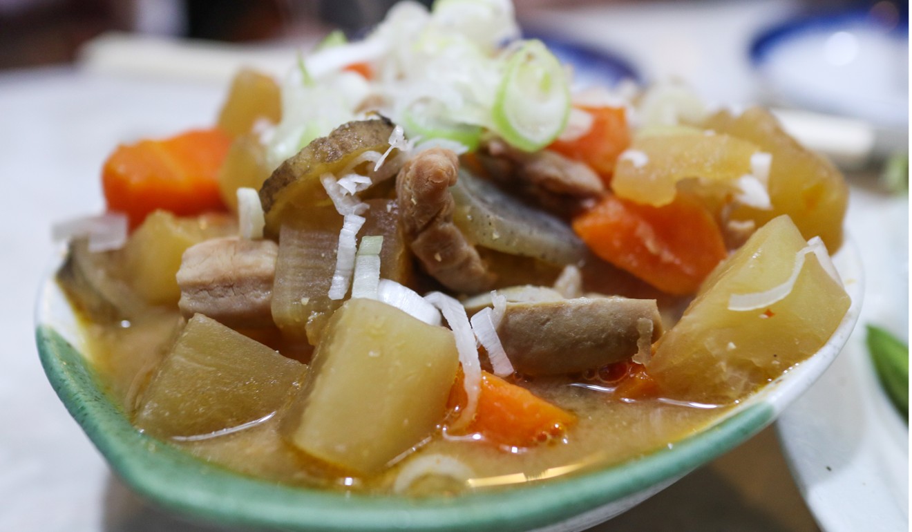 Tuck into some simmered giblets while you are drinking in Shinjuku.
