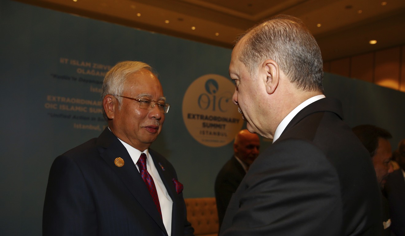 Turkey's President Recep Tayyip Erdogan, right, talks with Malaysia's Prime Minster Najib Razak, prior to the opening session of the Organisation of Islamic Cooperation Extraordinary Summit in Istanbul. Photo: AP