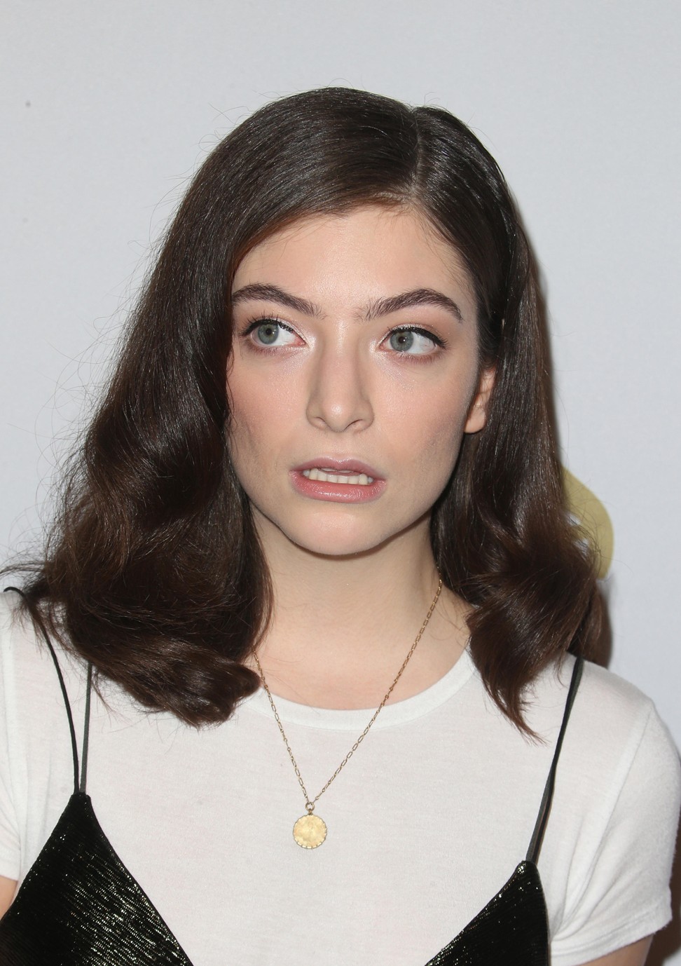 Lorde apologised for saying it wasn’t easy being friends with a superstar.
