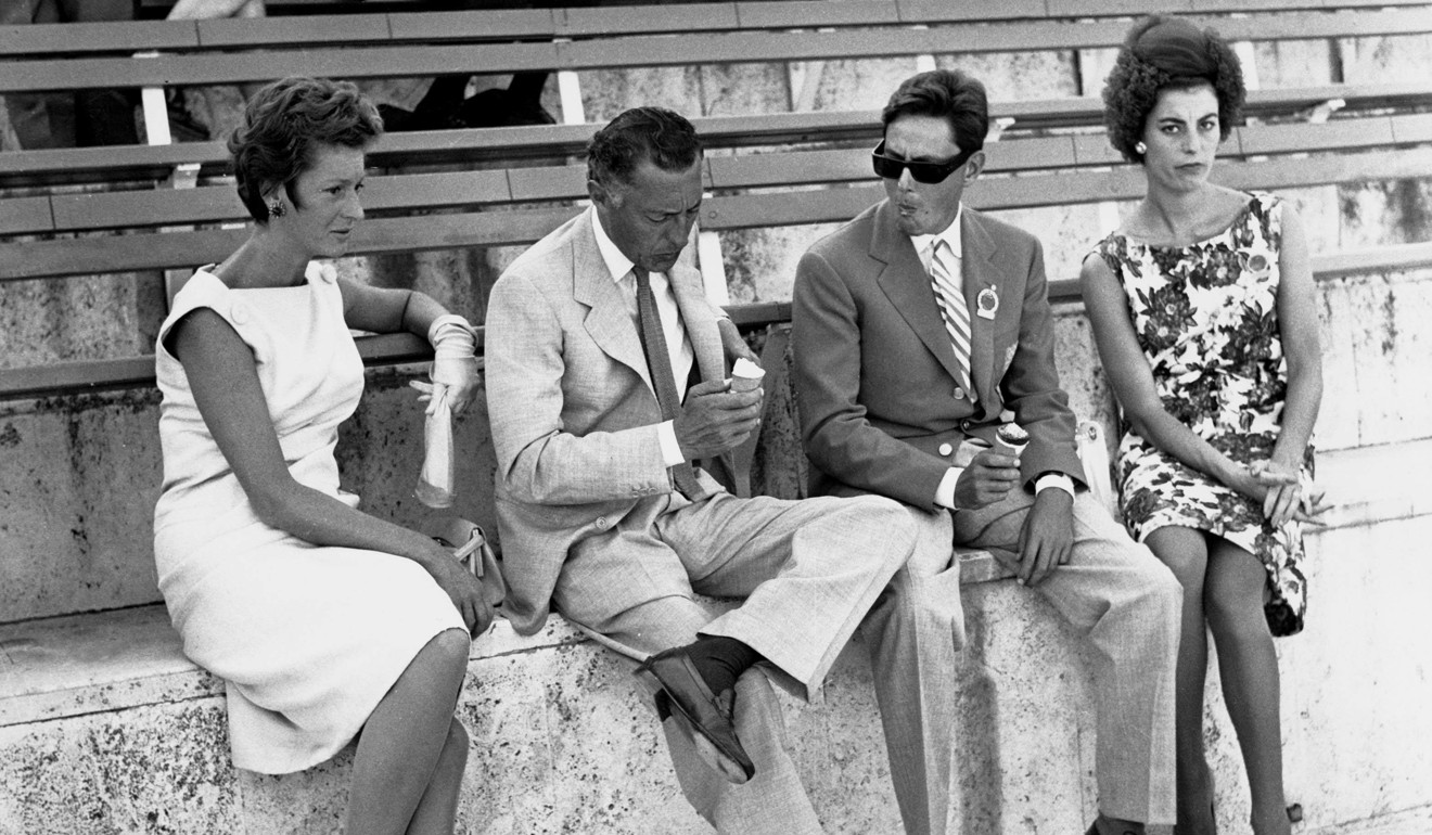 A dapper Agnelli (second left) in Rome in 1960, with his suit jacket casually unbuttoned. Photo: Leemage