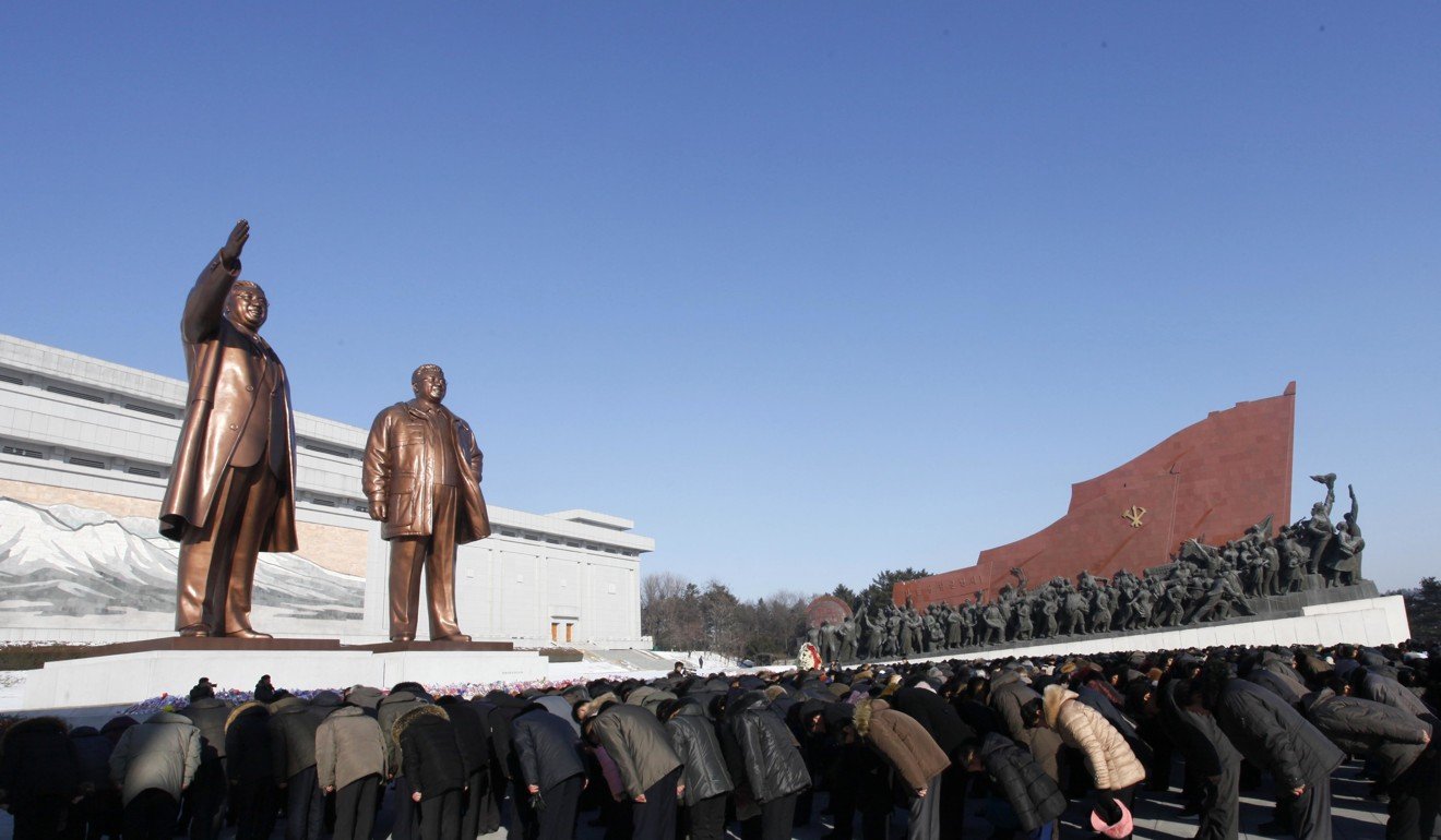 North Koreans in Pyongyang, the nation’s capital, bow before the statues of late leaders Kim Il-sung and Kim Jong-il at Mansu Hill on December 17, marking the sixth anniversary of Kim Jong-il's death. Photo: AP