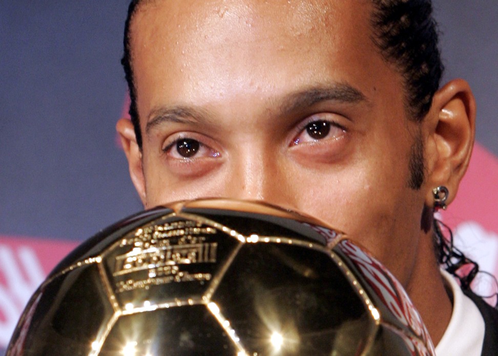 Ronaldinho kisses his trophy after winning the 2005 Ballon d’Or. Photo: AP